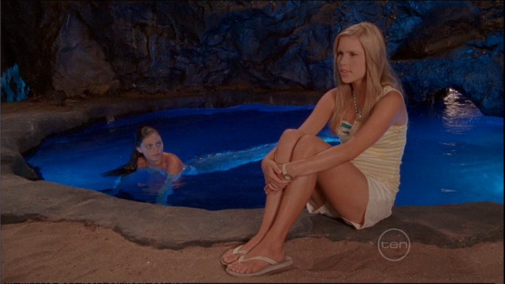 emma-at-mako-h2o-just-add-water-1754087-1024-576.jpg